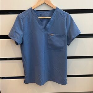 FIGS Men’s Slate Blue V-Neck Scrub Top